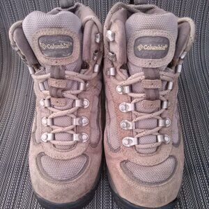 Columbia hiking boots size 8